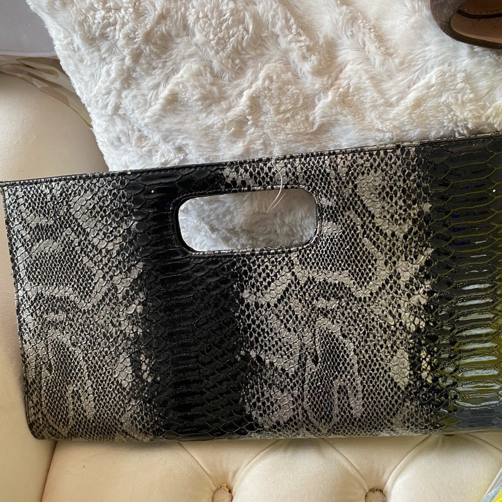 Imitation snake clutch